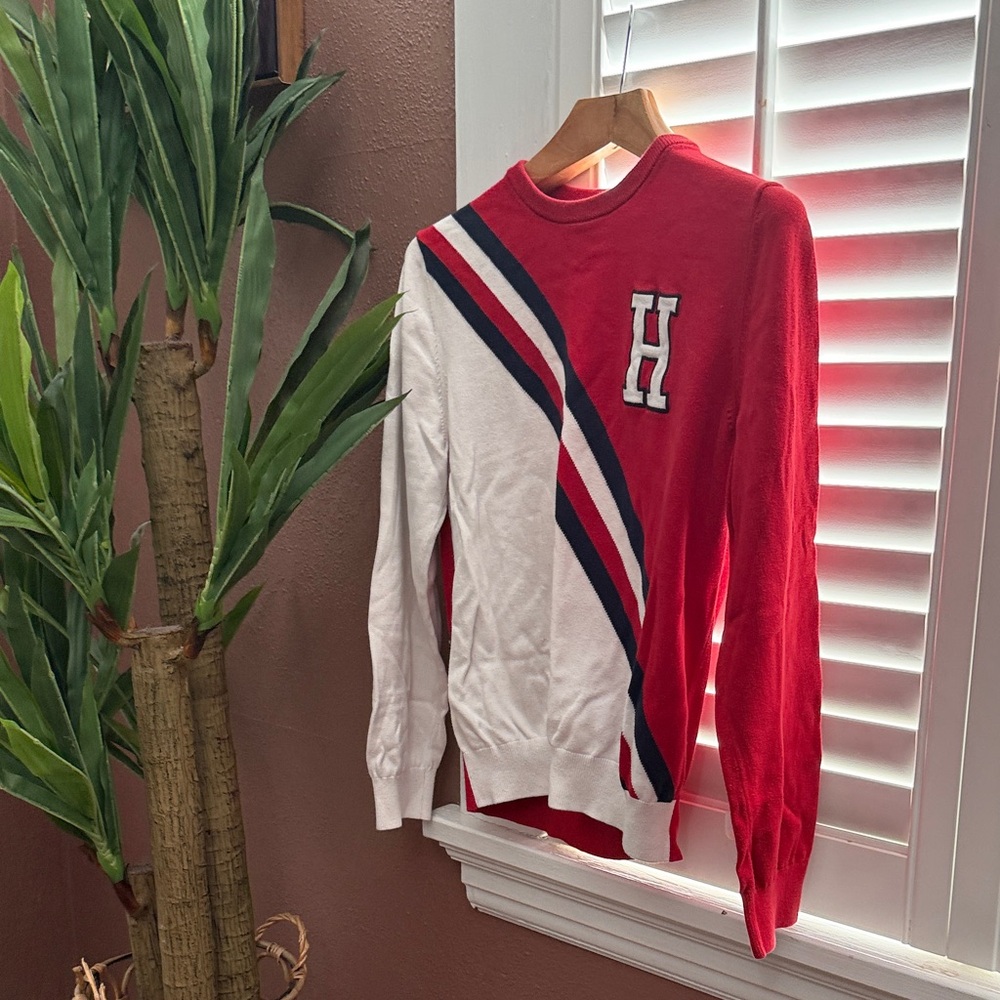 Tommy Hilfiger, varsity letter H sweater